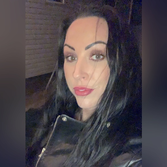 Meet your Posher, Sarah - Picture 3 of 5